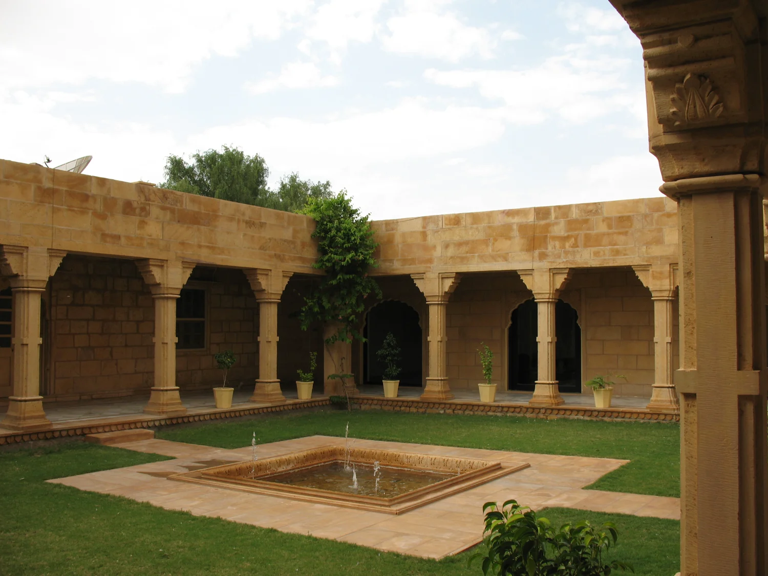 Innenhof mit Säulen